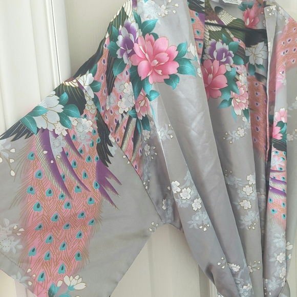Singapore Silk Collection Pink Lotus Peacock Kimono Robe! (B) - Picture 2 of 6